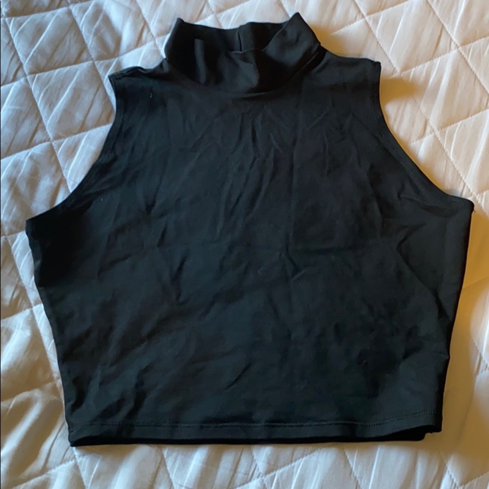 cropped black athletic top
